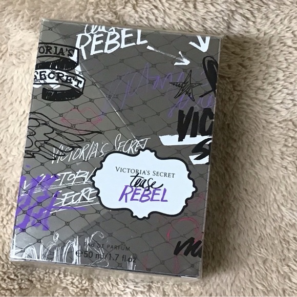 Victoria’s Secret tease rebel - Picture 10 of 11